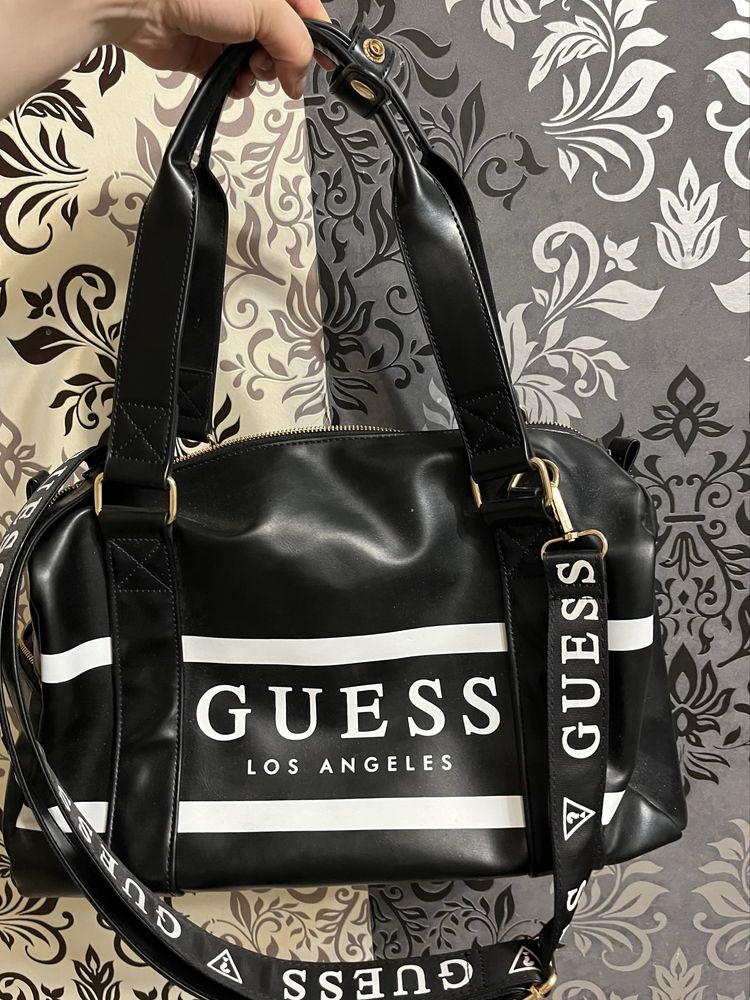 Сумка guess вместительная