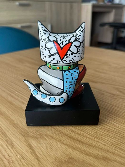 Дизайнерска порцеланова фигура