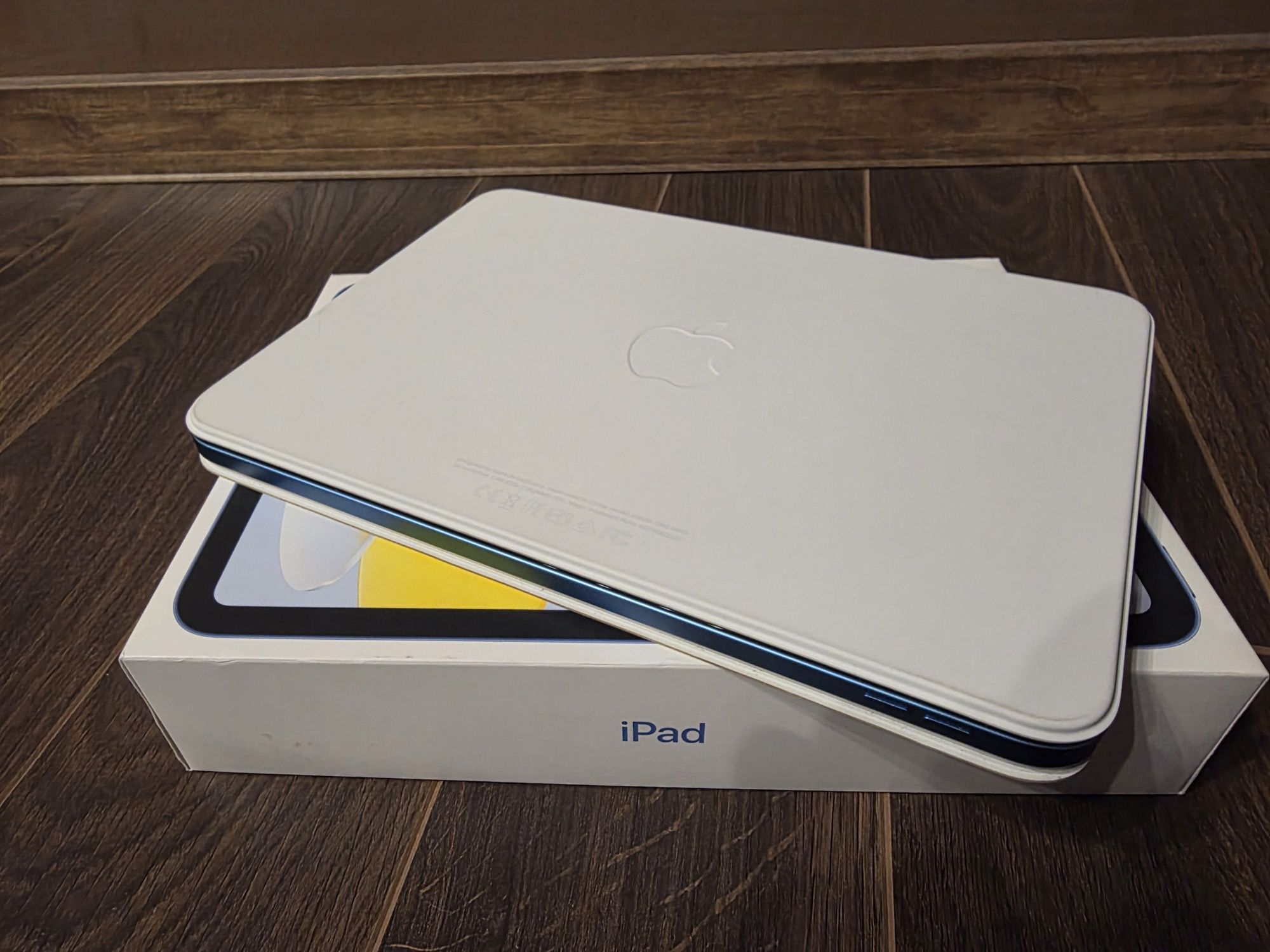 iPad 10 64GB + Apple Keyboard Folio