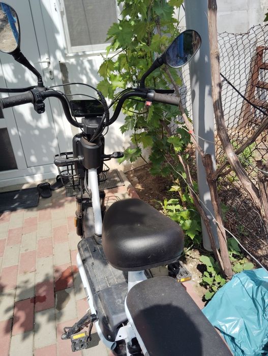 Scuter electric cu pedale nou nouț la un preț de nimica