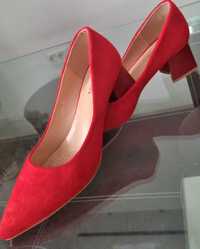 Pantofi rosii eleganți