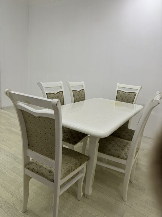 Кухонный стол с 6 стульями