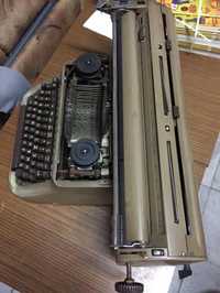 Стара пишеща машина ГДР