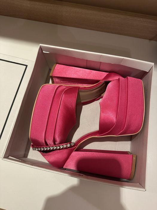 Розови обувки с ток