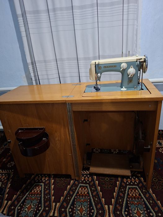 Продам швейную машину