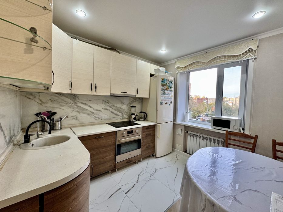 Продаётся 4 комн. кв - мкр.Степной-4, дом 12