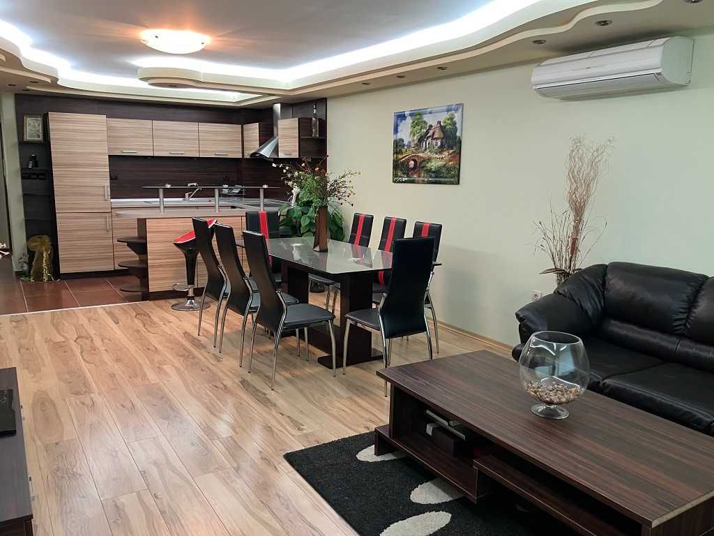 Продава се Тристаен апартамент в Варна, Базар Левски - 100 кв.м за 2850 €/кв.м - Снимка #2