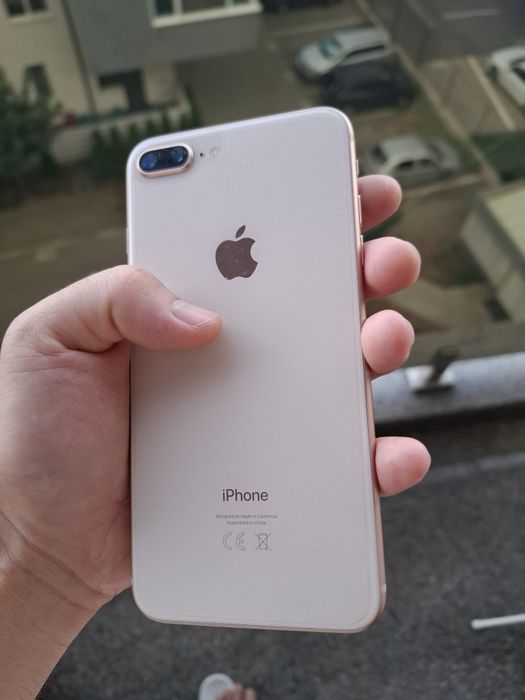 IPhone 8 plus 64gb impecabil + carcase cutie cablu