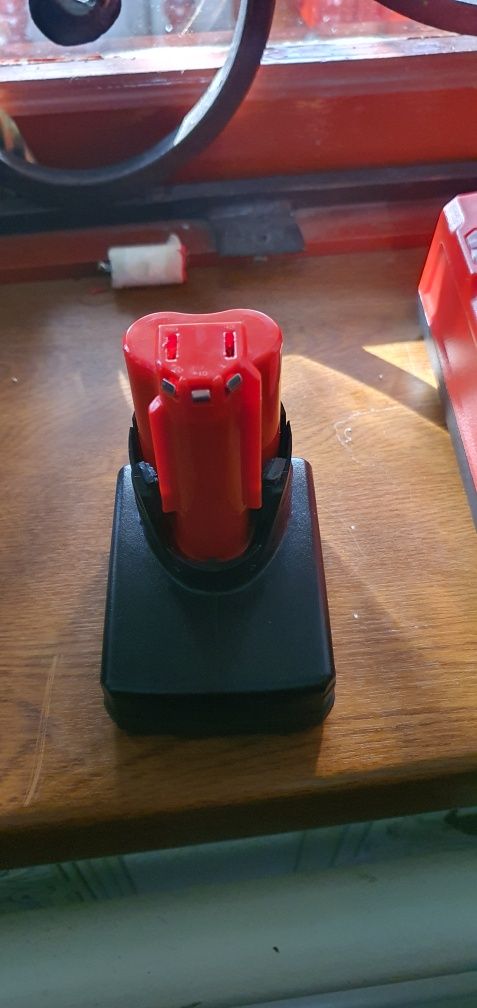 Продам аккумулятор от milwaukee m12 6A