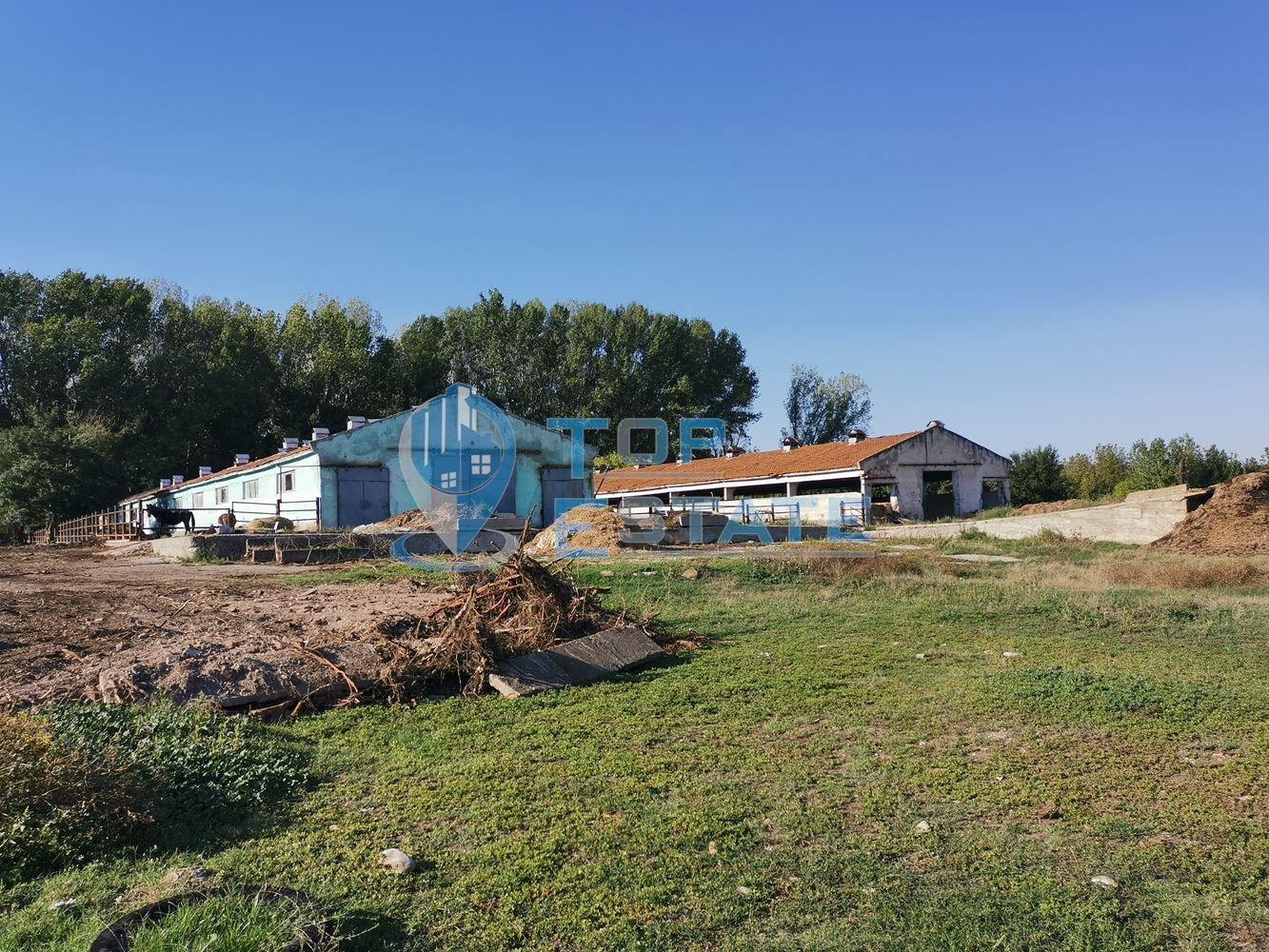 Промишлено помещение - ферма в с. Ресен