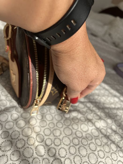 Чантичка Louis Vuitton