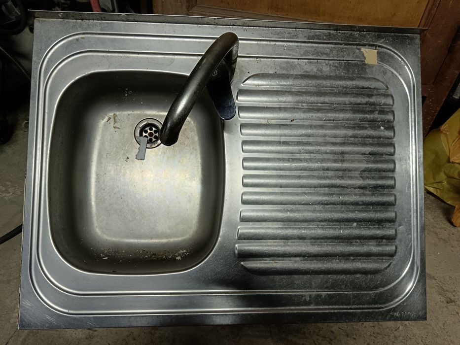 Продам раковину вместе с краном