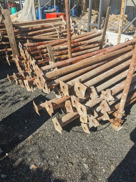 Продавам телескопични подпори хюнебеци втора употреба. На склад в Несе