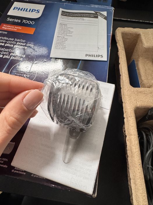 Philips series 7000 - aparat de tuns barba cu aspirare