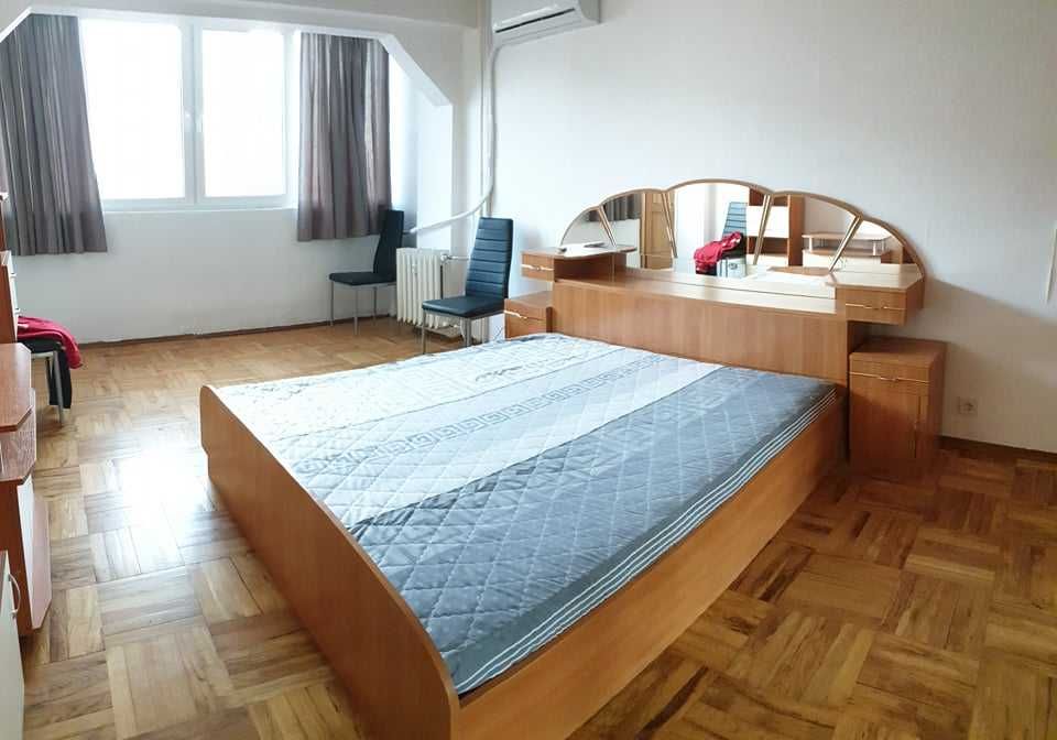 Дава се под наем Двустаен апартамент в Бургас, Център - 65 кв.м за 204 € - Снимка #2