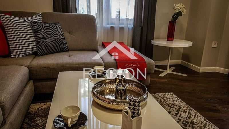 Дава се под наем Тристаен апартамент в Варна, Център - 122 кв.м за 1200 € - Снимка #4