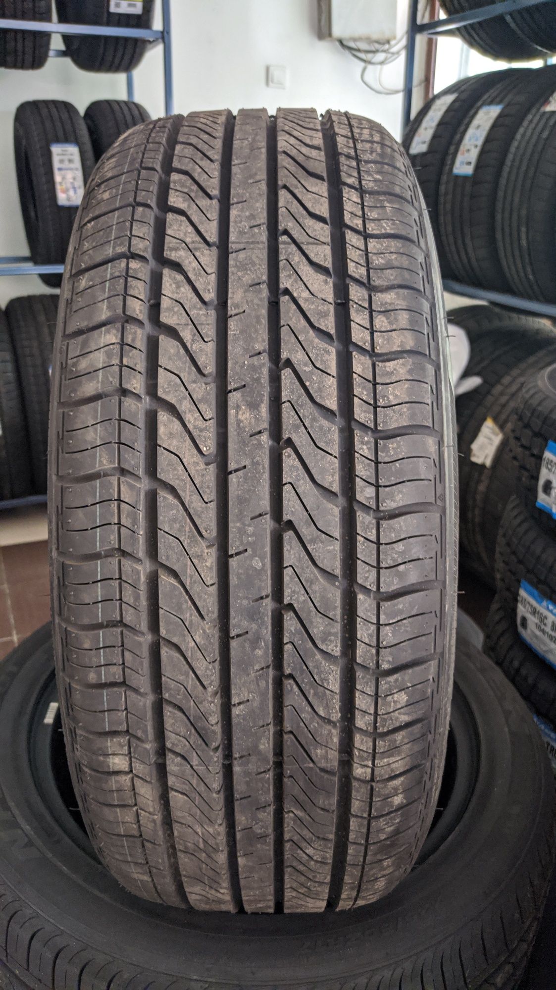 235/60R16 Triangle TR978