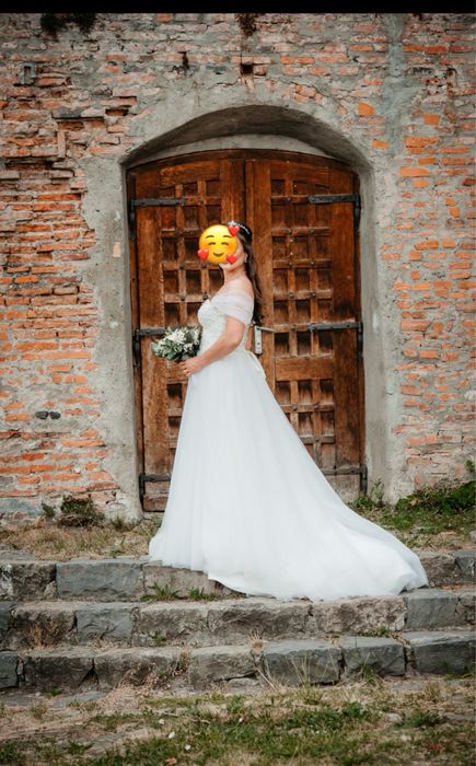 Vand rochie de mireasa cu corset lucrat manual