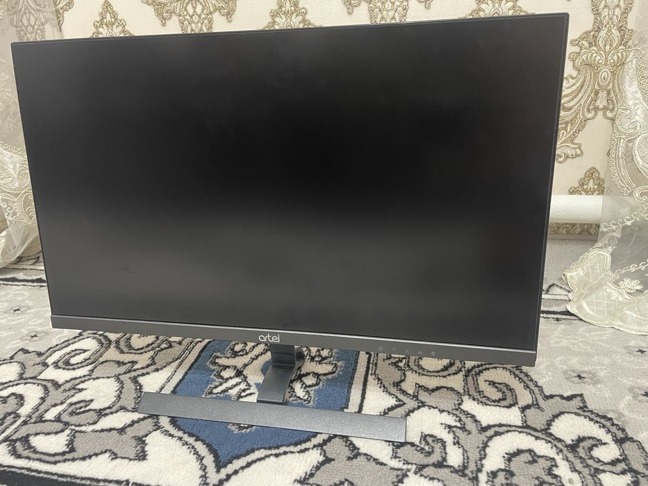 срочно продаю Artel монитор 24