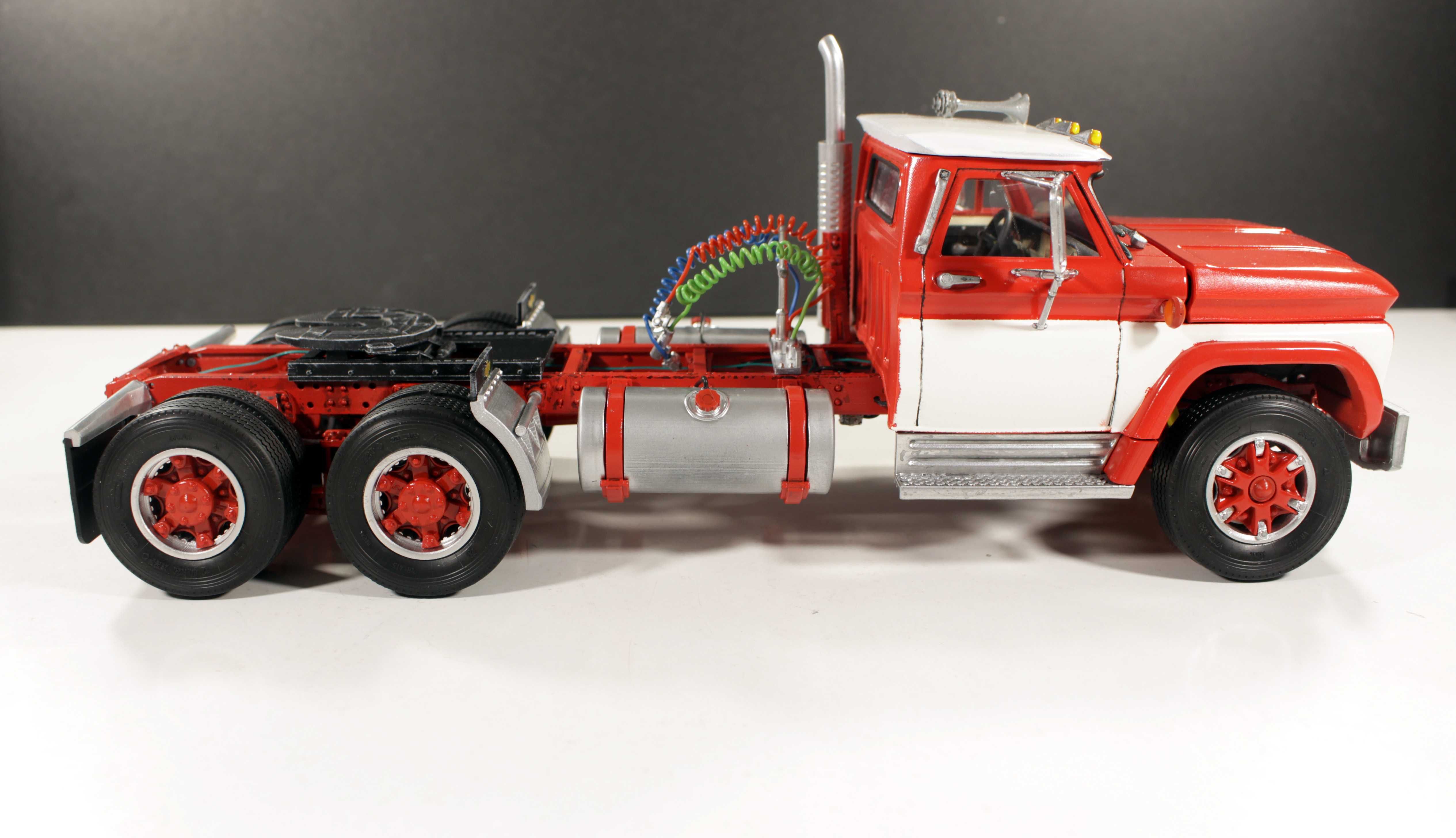 Влечак Камион Умален Модел Мащаб 1:24 Chevrolet M60 Truck Scale 1/24