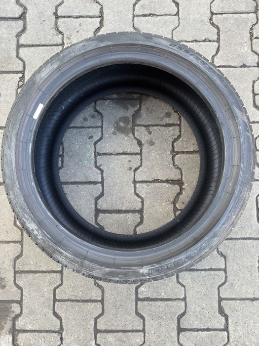 Pirelli P Zero vara 255/35 r19 dot 25/20