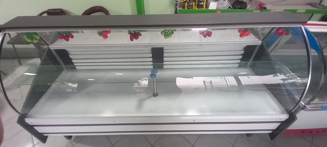 Ветрина халаделник
