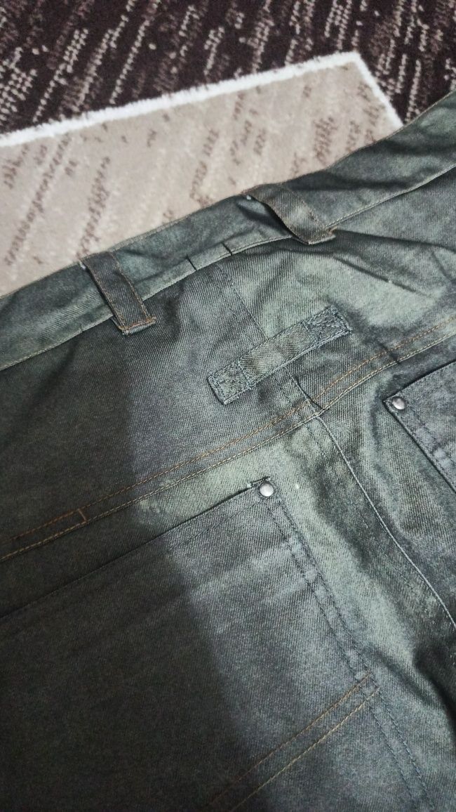 Горнолыжные штаны XL цвета хаки
