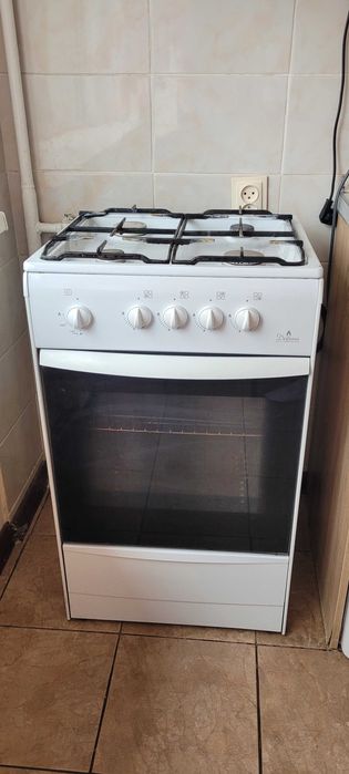 Продам газовую плиту