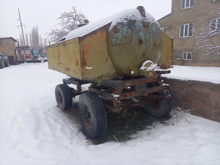 Продаю бочку прицепной водавоз 4,5 тонн бу в хорошим состояний