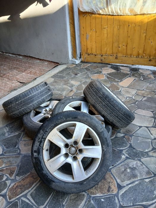 Vând jante pe 16 cu cauciucuri de iarna