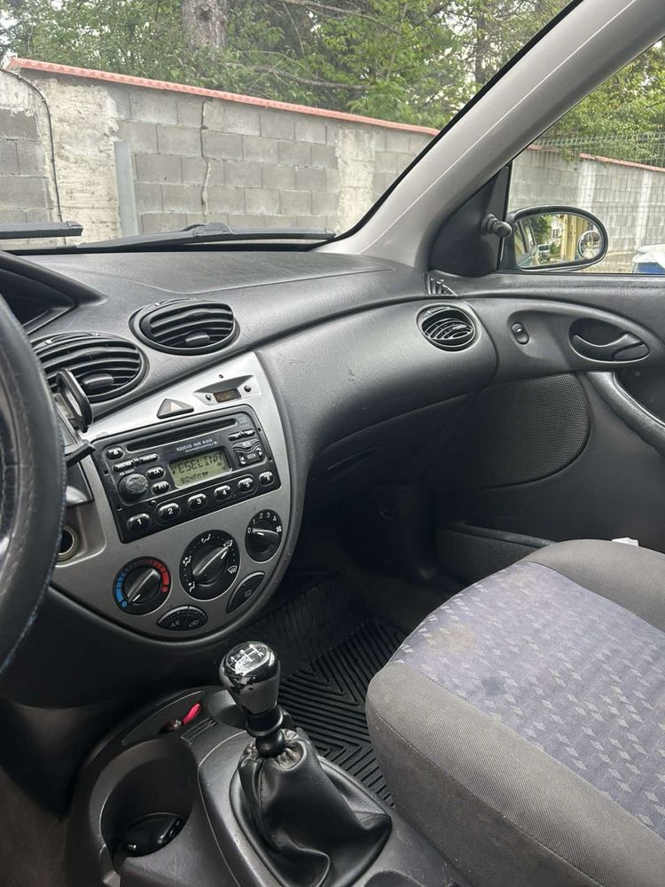 Кола Ford Focus зелена