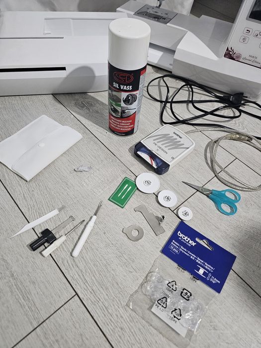 Mașină de brodat Brother Innov-is NV870SE + Accesorii + Software