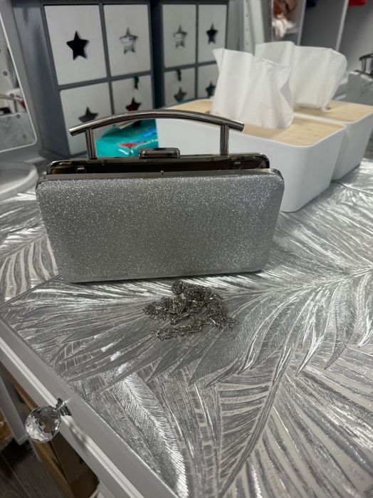 Geanta argintie de eveniment