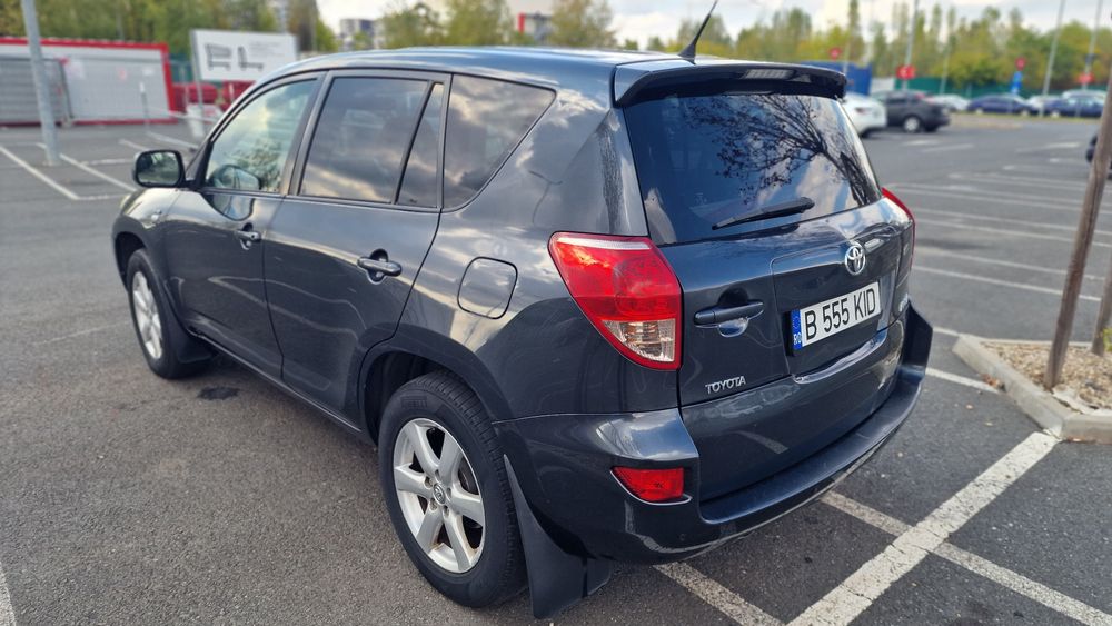Vând Toyota Rav4