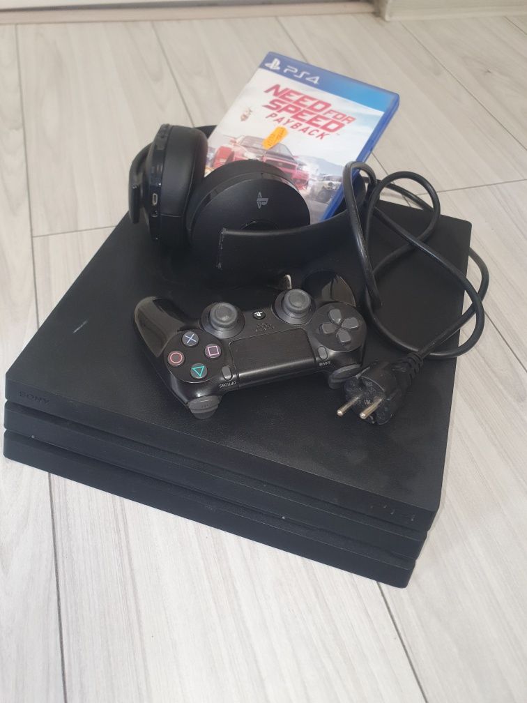 Ps 4 pro + 1 manșă + căști  slim clasic