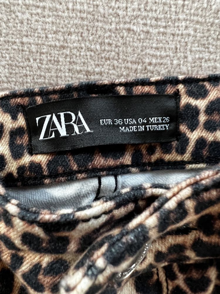 Дънки Zara с леопардов принт