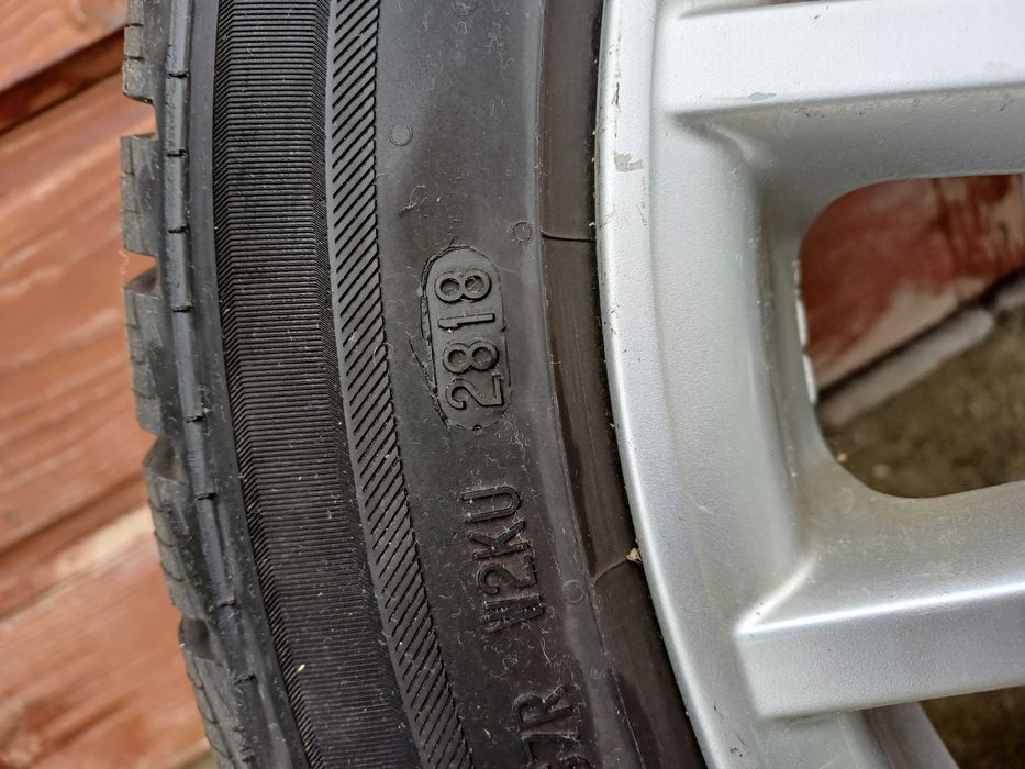 Vând jante pe 17 originale VW cu cauciucuri de iarnă  profil 6mm.