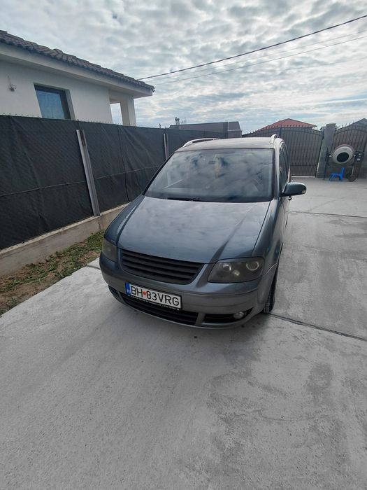 Vând Volkswagen Touran