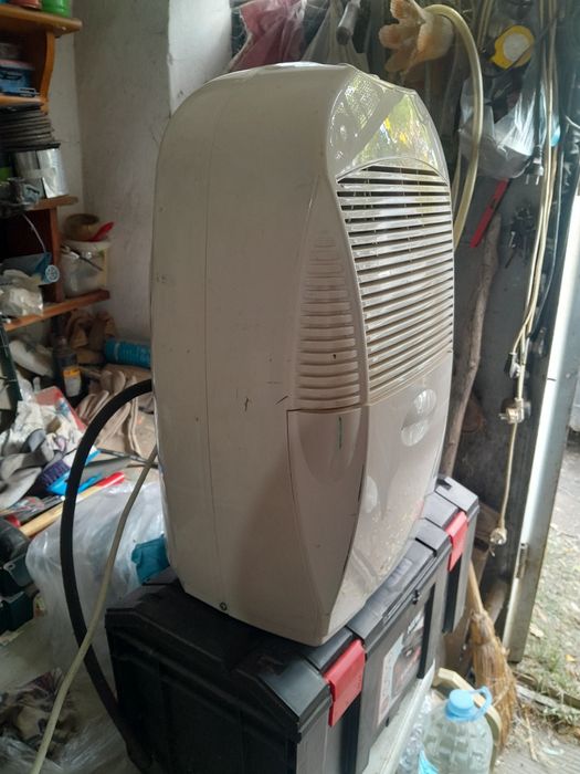 Vând dezumidificator