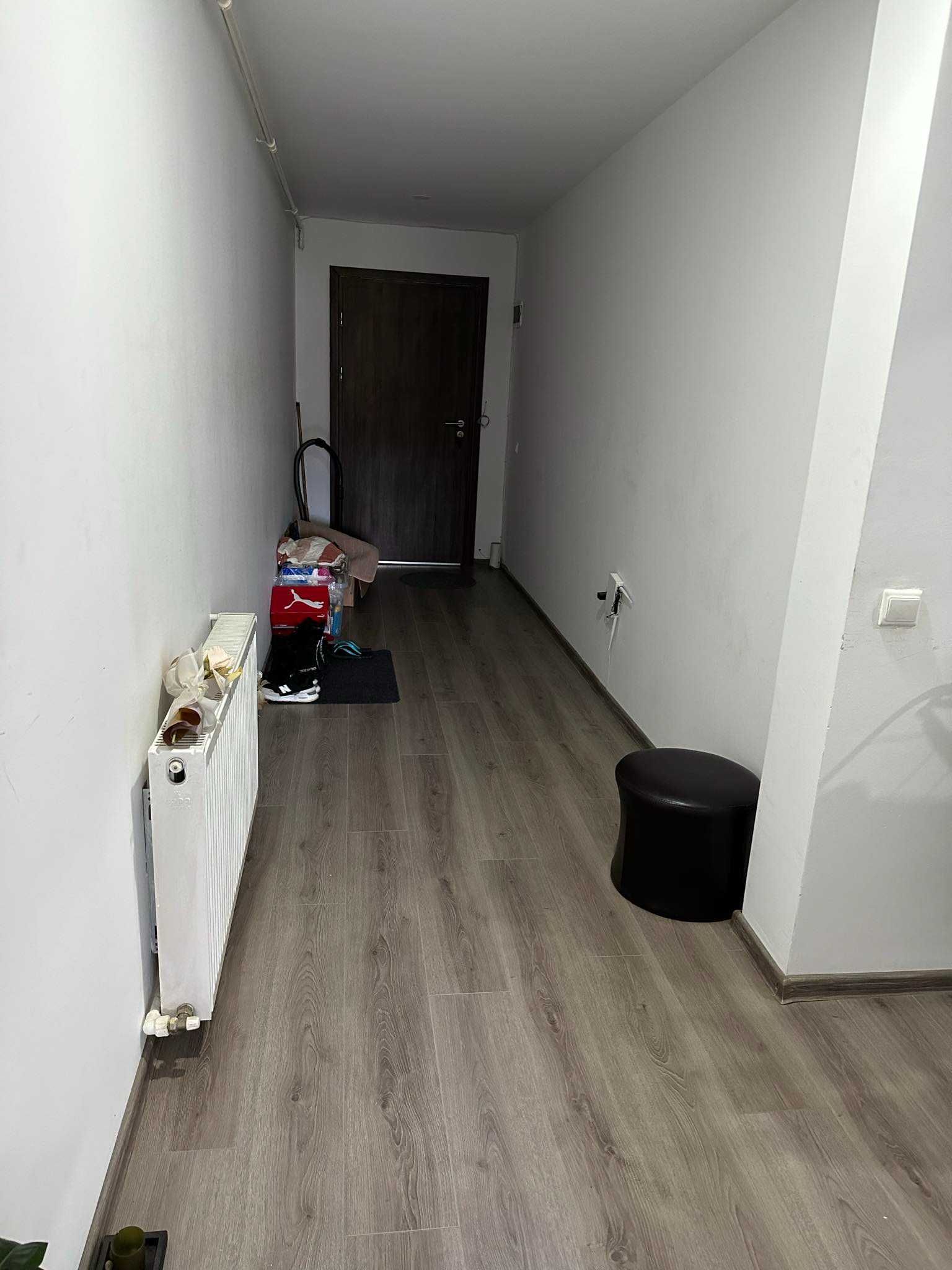 Vand apartament zona de jos a orasului