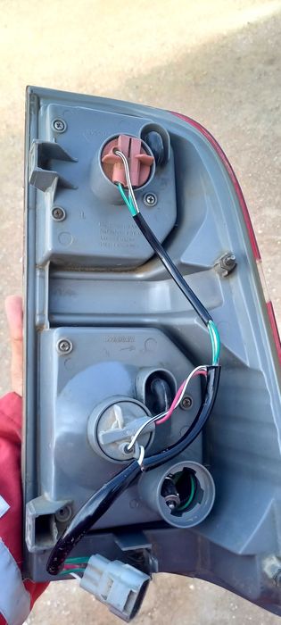 Задный фар левый toyoto hailux