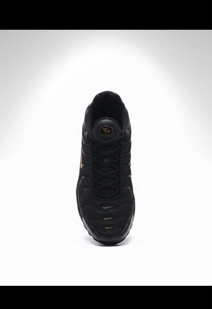 Nike Air Max Plus Black & Gold – сила и стил във всяка стъпка!