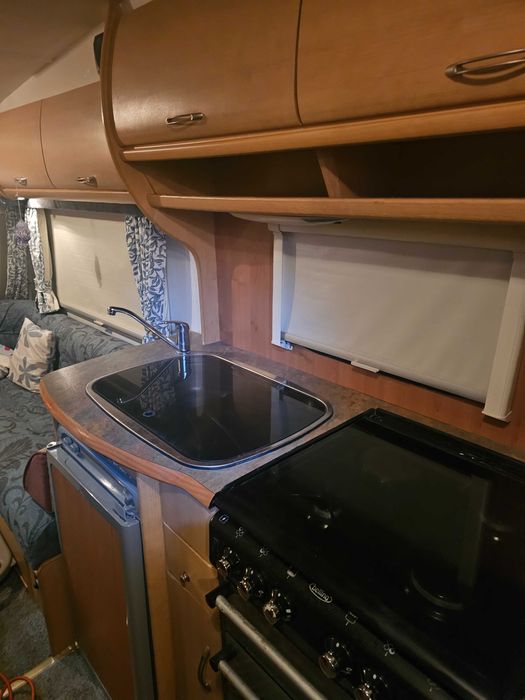 Продавам каравана в прекрасно състояние 2004 г.