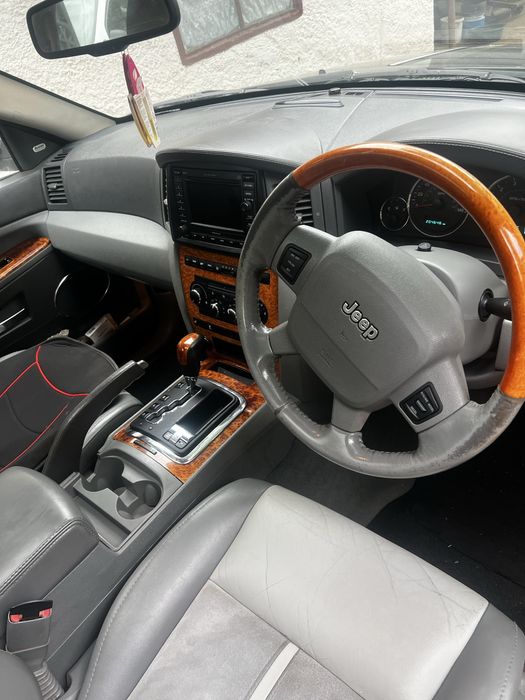 Grand cherokee overland