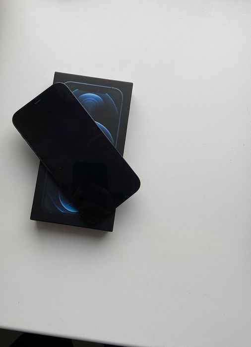 Продам айфон 12 про