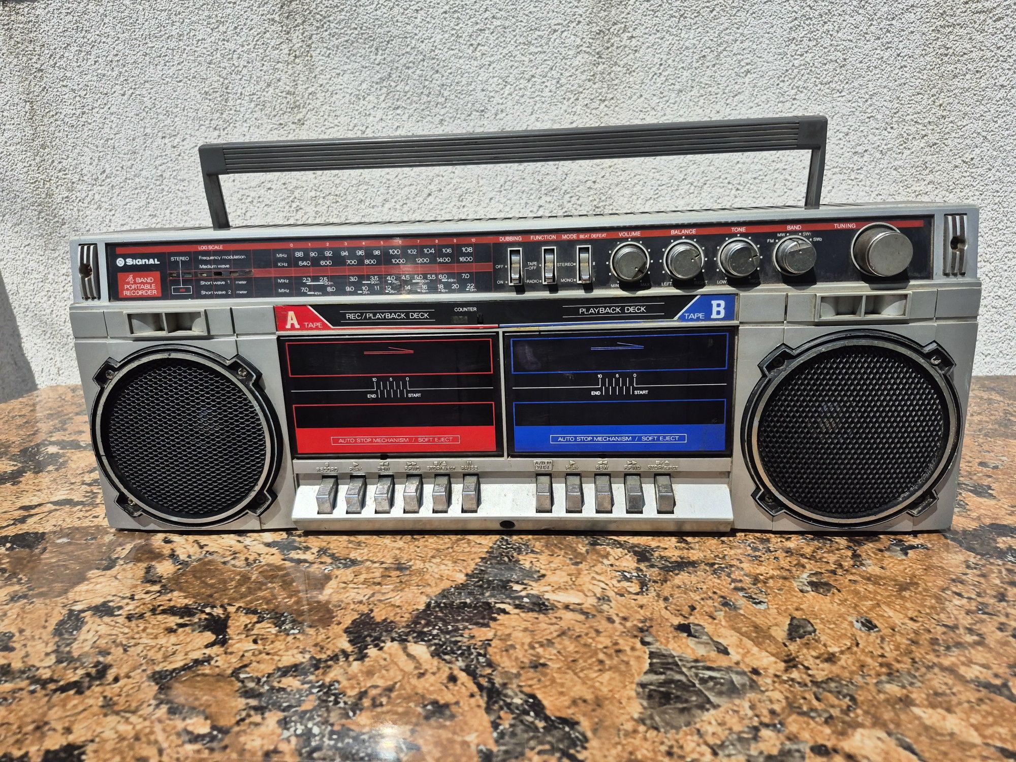 Radio Casetofon marca Signal, model RC- 7070,made in japan