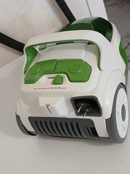 Продаю мощный пылесос