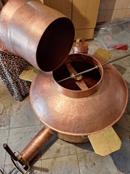 Vând cazan de făcut țuică cu capacitatea de 250litri