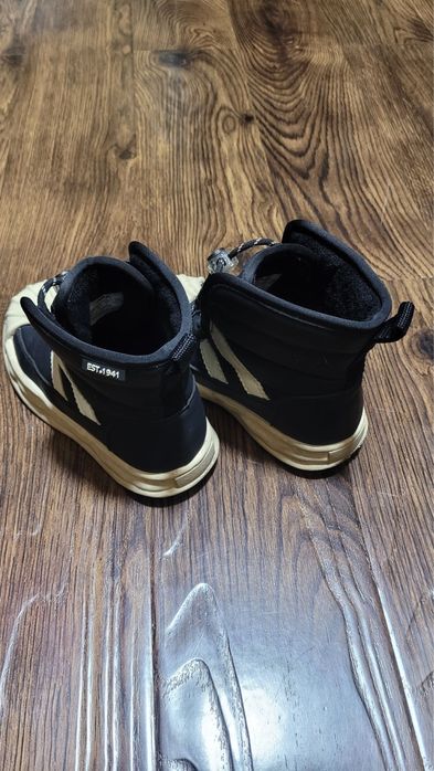 Продаю теплые детские ботинки