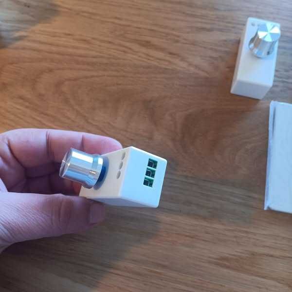 НОВ! Димерен LED ключ 5-200W, двоен за LED /нажежаеми/халогенни крушки